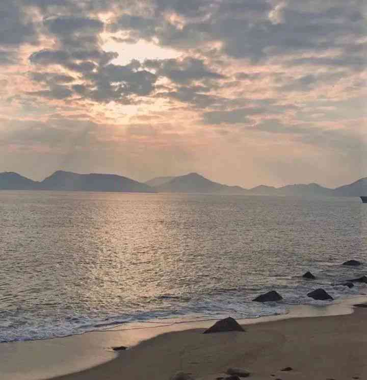文案句子海边：海边文案短句、长句及说说汇总